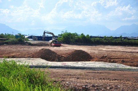 Khu vực đang được đào đất và bùn để xử lý trong giai đoạn 2 của dự án