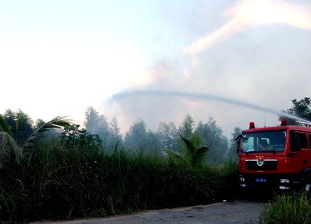 Lực lượng cảnh sát PCCC tham gia chữa cháy