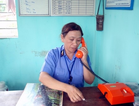 Nữ “kiện tướng an toàn” 20 năm gác tàu dưới đèo Hải Vân - 2 Nữ “kiện tướng an toàn” 20 năm gác tàu dưới đèo Hải Vân - 2