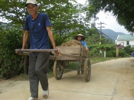Hàng trăm ha ruộng có nguy cơ bỏ hoang vì “lũ cát” - 2 Hàng trăm ha ruộng có nguy cơ bỏ hoang vì “lũ cát” - 2