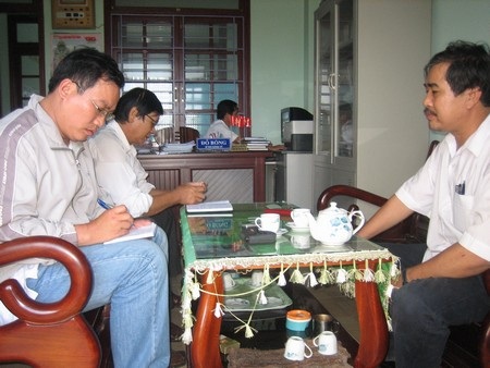 “Thánh cô” chữa bách bệnh bằng... nước lã - 4