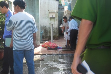 Người đàn ông chết bất thường trong vườn cây cảnh - 1