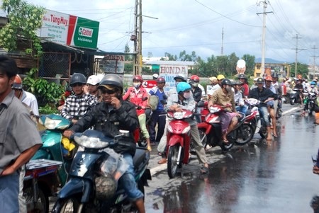 Lũ băng qua QL1A, cấm xe máy và ôtô dưới 7 chỗ lưu thông - 3