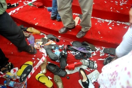 Hàng ngàn người chen lấn, siêu thị hỗn loạn ngày khai trương - 9