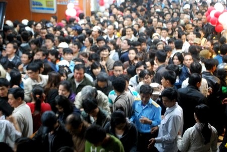 Hàng ngàn người chen lấn, siêu thị hỗn loạn ngày khai trương - 13