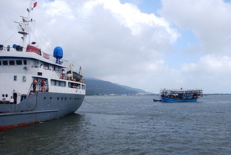 Cứu 35 ngư dân bị nạn trên biển về đất liền an toàn - 1