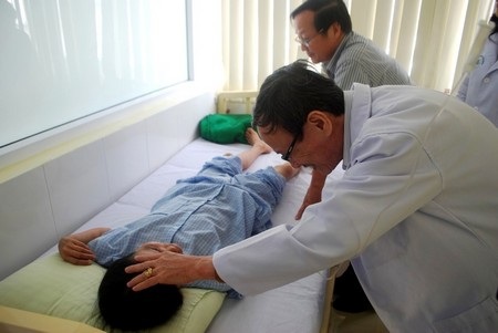 “Cô gái thành bà lão” nhập viện cấp cứu - 1 “Cô gái thành bà lão” nhập viện cấp cứu - 1