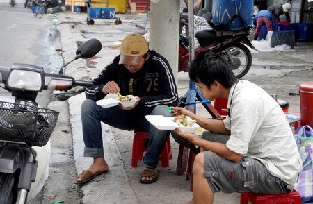 Mưu sinh ở bến cá - 7