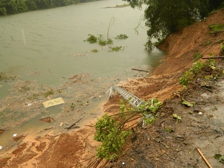 Mưa lũ chia cắt đường lên các huyện miền núi Quảng Nam  - 4