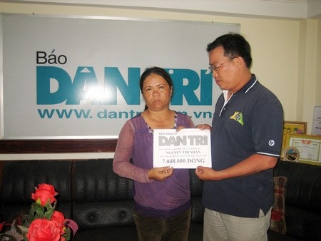 Trao quà đến cô gái đất Quảng bị viêm não  - 1 Trao quà đến cô gái đất Quảng bị viêm não  - 1