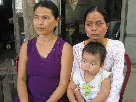 Thêm một cô gái trẻ mang gương mặt bà già - 7