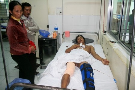 Một thanh niên bị truy sát trên phố - 1