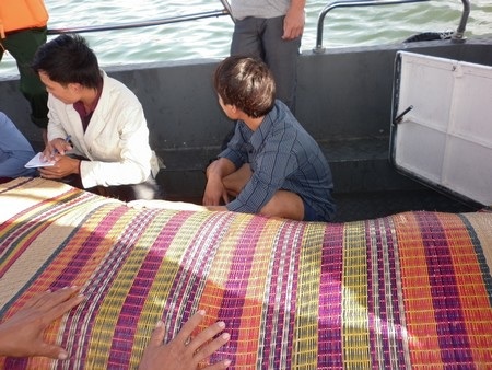 Chìm phà, 1 người chết, nhiều người hoảng loạn - 7