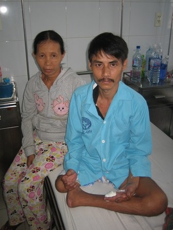 Không có tiền, đành nhìn chồng mất dần chân tay - 2 Không có tiền, đành nhìn chồng mất dần chân tay - 2