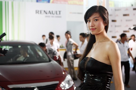 Những người đẹp giúp Auto Expo bớt nhạt - 12 Những người đẹp giúp Auto Expo bớt nhạt - 12