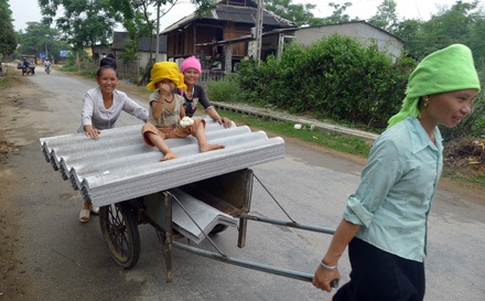 Khắc khoải dáng hình trẻ em vùng cao - 2 Khắc khoải dáng hình trẻ em vùng cao - 2