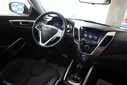 Hyundai Veloster chính hãng giá gần 840 triệu đồng - 13
