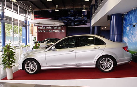 Mercedes giới thiệu bản mạnh nhất dòng C-Class tại Việt Nam - 7 Mercedes giới thiệu bản mạnh nhất dòng C-Class tại Việt Nam - 7