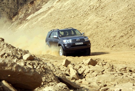 Pajero Sport - Everest - Fortuner: SUV nào cho bạn? - 2