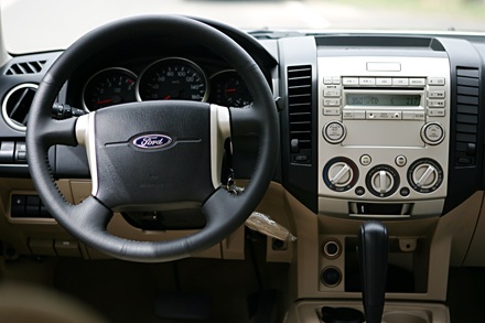 Pajero Sport - Everest - Fortuner: SUV nào cho bạn? - 11