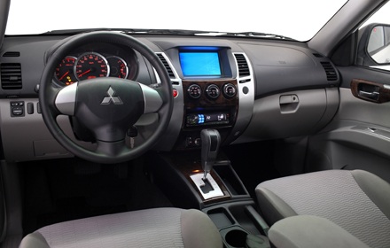 Pajero Sport - Everest - Fortuner: SUV nào cho bạn? - 10