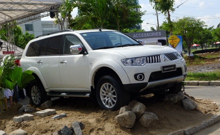 Pajero Sport - Everest - Fortuner: SUV nào cho bạn? - 1