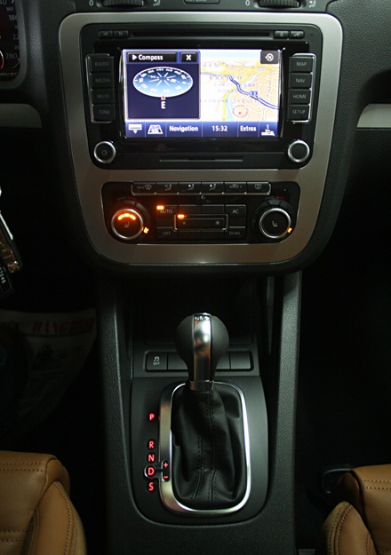 So sánh xe Genesis coupe và Scirocco - 14