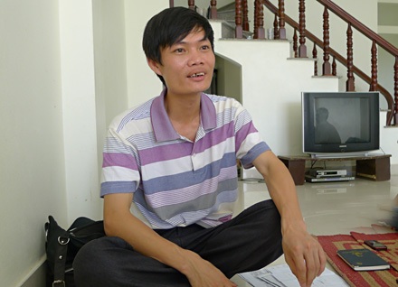 Kỹ sư Tạch bị giảm lương, chuyển công tác... - 1 Kỹ sư Tạch bị giảm lương, chuyển công tác... - 1