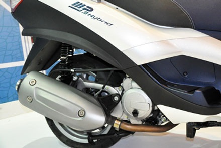 Piaggio giới thiệu xe máy hybrid tại Việt Nam - 7 Piaggio giới thiệu xe máy hybrid tại Việt Nam - 7