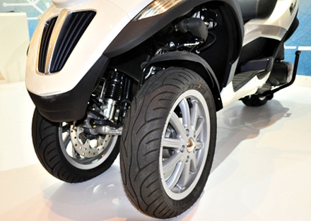 Piaggio giới thiệu xe máy hybrid tại Việt Nam - 6 Piaggio giới thiệu xe máy hybrid tại Việt Nam - 6