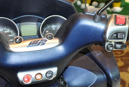 Piaggio giới thiệu xe máy hybrid tại Việt Nam - 9 Piaggio giới thiệu xe máy hybrid tại Việt Nam - 9