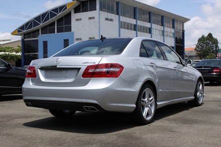 Mercedes E200 BE và E300 AMG lắp ráp trong nước - 8 Mercedes E200 BE và E300 AMG lắp ráp trong nước - 8