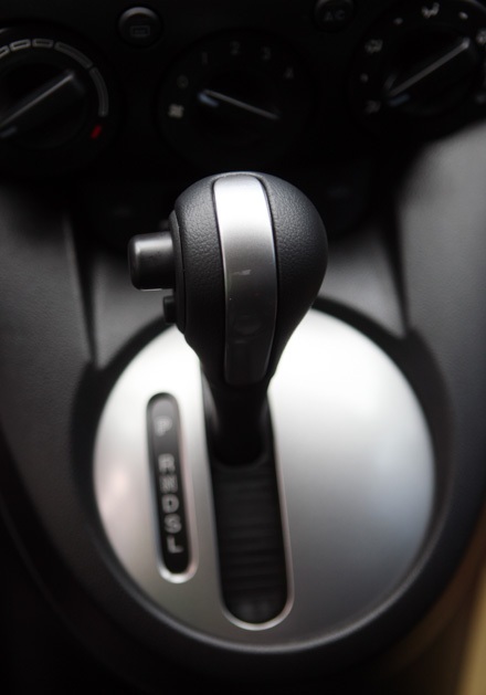 Xe Mazda2 lắp ráp trong nước có gì? - 2 Xe Mazda2 lắp ráp trong nước có gì? - 2