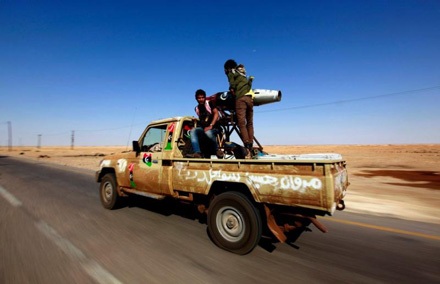 Xe bán tải, những “chiến xa” năng động - 21