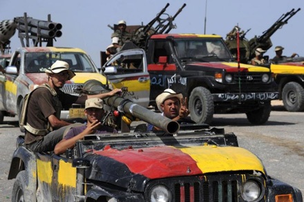 Xe bán tải, những “chiến xa” năng động - 4