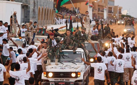 Xe bán tải, những “chiến xa” năng động - 2