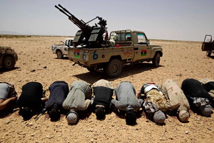 Xe bán tải, những “chiến xa” năng động - 24