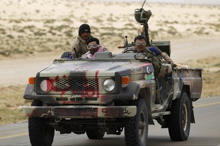 Xe bán tải, những “chiến xa” năng động - 7