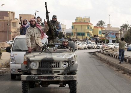 Xe bán tải, những “chiến xa” năng động - 12