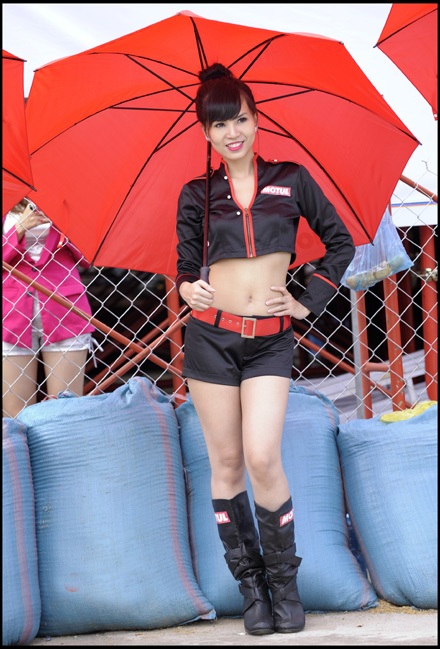 Cùng người đẹp “hâm nóng” Vietnam Motor Cub Prix - 7