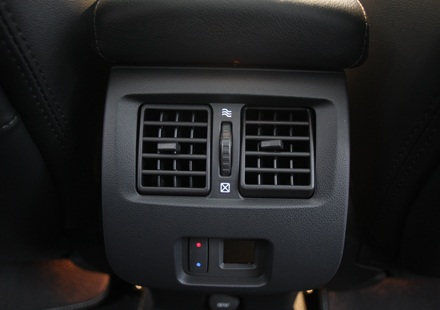 Ra mắt xe đắt nhất của Renault tại Việt Nam - 12 Ra mắt xe đắt nhất của Renault tại Việt Nam - 12
