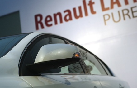Ra mắt xe đắt nhất của Renault tại Việt Nam - 8 Ra mắt xe đắt nhất của Renault tại Việt Nam - 8