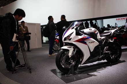 Tokyo Motor Show 2011 - Công nghệ xanh cho tương lai - 3 Tokyo Motor Show 2011 - Công nghệ xanh cho tương lai - 3