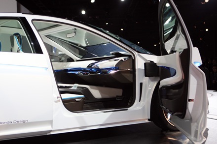 Bộ ba xe điện của Honda tại Tokyo Motor Show 2011 - 11 Bộ ba xe điện của Honda tại Tokyo Motor Show 2011 - 11
