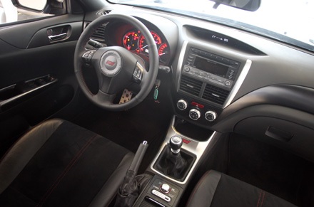 Subaru Impreza WRX 2.5 STI - Xe của niềm đam mê thực thụ - 12 Subaru Impreza WRX 2.5 STI - Xe của niềm đam mê thực thụ - 12