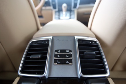 Porsche chính thức có mặt tại Hà Nội - 12