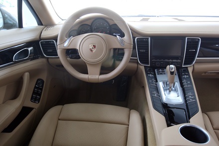 Porsche chính thức có mặt tại Hà Nội - 21