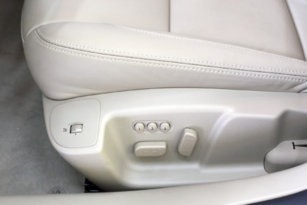 Renault Latitude có thêm phiên bản 2.0 tại Việt Nam - 2 Ghế lái không còn chức năng massage