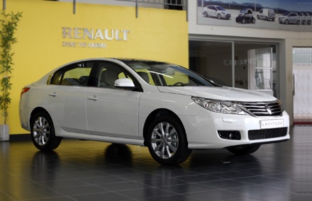 Renault Latitude có thêm phiên bản 2.0 tại Việt Nam - 10 Màn hình tinh thể lỏng hiện thị trạng thái của xe