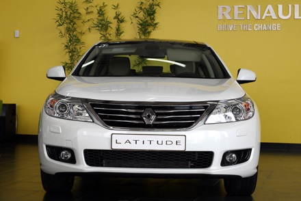 Renault Latitude có thêm phiên bản 2.0 tại Việt Nam - 7 Màn hình tinh thể lỏng hiện thị trạng thái của xe